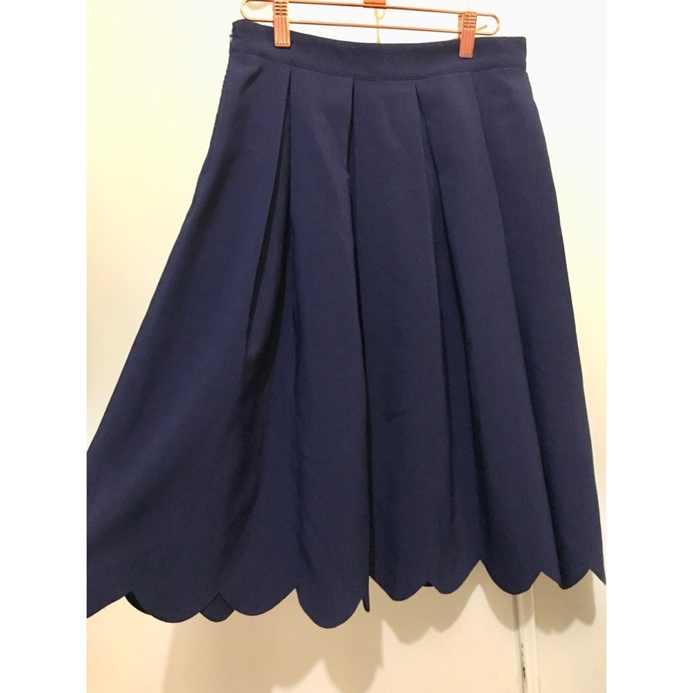 Scallop hem skirt